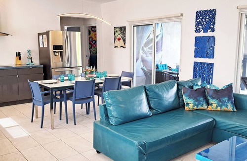 Bushiri House | Turquoise Villa Family-Friendly Private Pool 3BR/2BA 5 Min drive to Eagle Beach