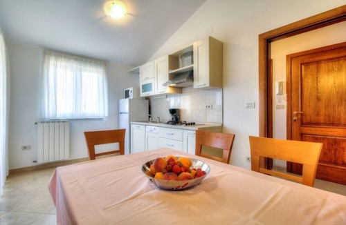 Basanija Apartment | Two bedroom apartment with a swimming pool Bašanija, Umag (A-3402-f)