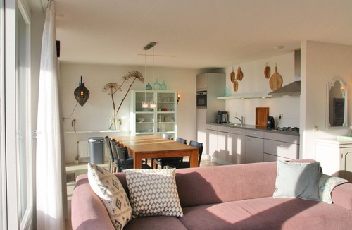Callantsoog Apartment | Very spacious apartment with enclosed garden Strandleven Groote Keeten