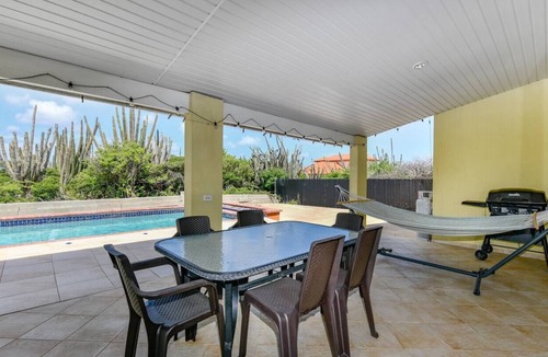 Paradera Villa | Villa