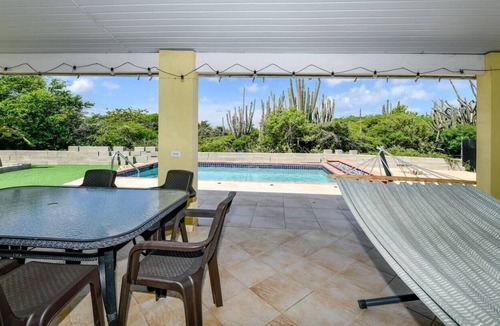 Paradera Villa | Villa