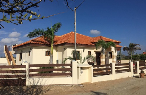 Ayo Villa | Villa Ayo Dushi. The property is located in the middle of nature.
