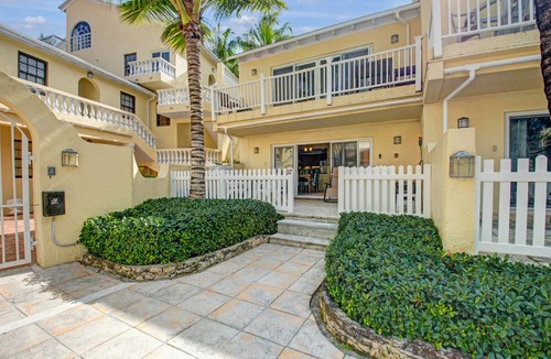 Paradise Island Villa | Villa Bella Vista: Ocean & Pool View - Patio - BBQ