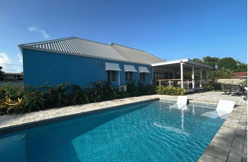 Bayville Villa | Villa By The Bay Luxury 3 bedroom all ensuite, private pool, pickleball court
