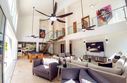 Urbanizacion Tavarez Villa | Villa Collie: Luxury Retreat/5 King Master BR/Maid