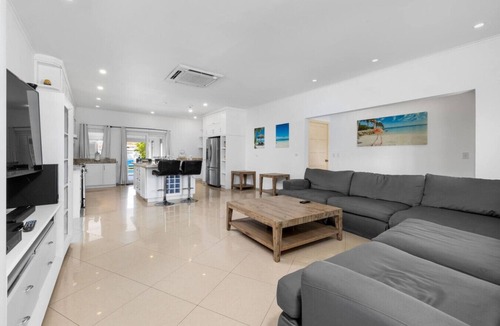 Washington House | Villa Noah Your Luxurious 4BR Retreat by Bocobay