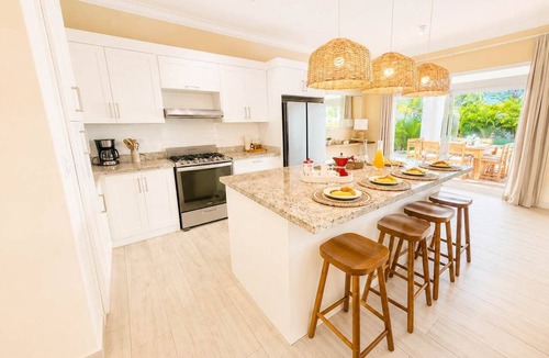 Playa Chiquita Villa | Villa Solana in Oceanfront Com Sosua Ocean Village