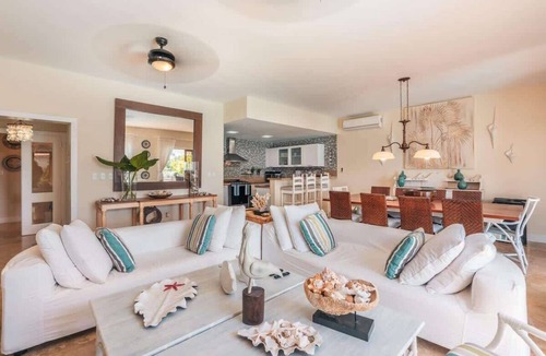 Sanchez Villa | Villa with ocean view bbq pool resort access