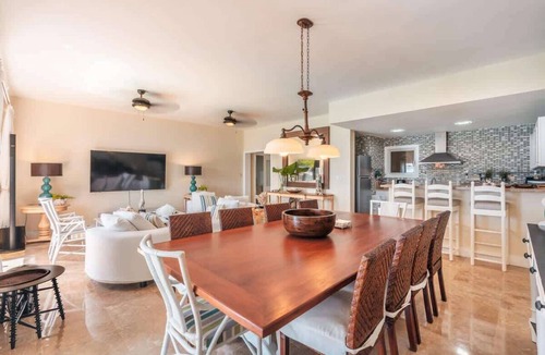 Sanchez Villa | Villa with ocean view bbq pool resort access