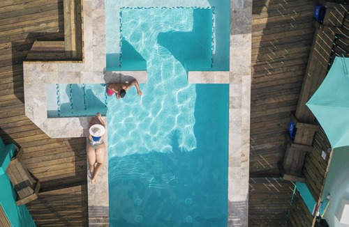 Cabezas Apartment | Vip parking 5 minute walk to the beach