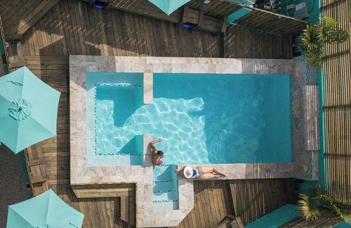 Cabezas Apartment | Vip parking 5 minute walk to the beach