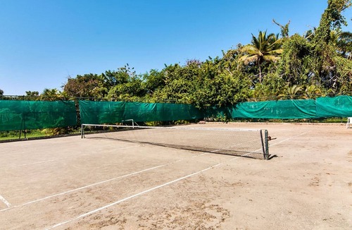 Urbanizacion Tavarez Villa | Visitor-friendly 2BD villa, pool, near beach, clubs, restaurants, shops, bars!