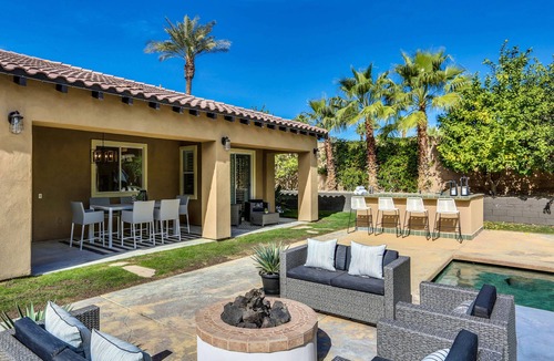 Bella Vida House | Walk to Coachella! 7BR~Sleeps 14~Pool~Game Room!