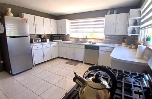 Palm Beach Villa | WALK TO MARRIOTT BEACH - CLEAN AND COZY FAMILY FRIENDLY HOME - PRIVATE POOL!