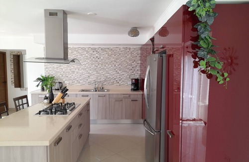 Opal House | Walk to Palm Beach in 5 minutes! 3 bedr-2 bath - Modern and clean 6 guest home!