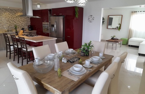 Opal House | Walk to Palm Beach in 5 minutes! 3 bedr-2 bath - Modern and clean 6 guest home!