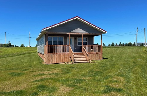 Anglo Rustico Cottage | Water Front Cottage- 10 Min Walk To Barachois Beach, Minutes to North Rustico