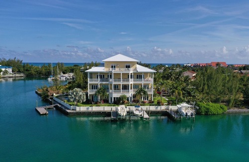 Bell Channel Bay Apartment | Waterfront Bliss Your Perfect Paradise Awaits!