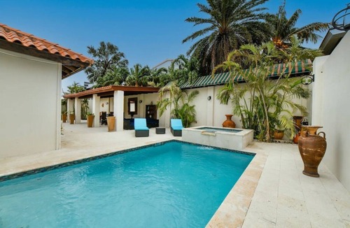 Bubali Villa | Welcome to Blue Makini Villa Secluded amid lush tropical flora and intertwined with unique design