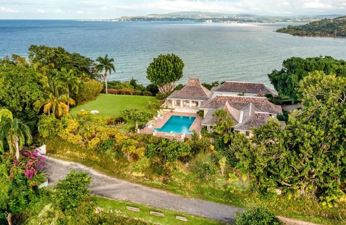 Coral Gardens Villa | Windsong Villa (2/4 Rooms)