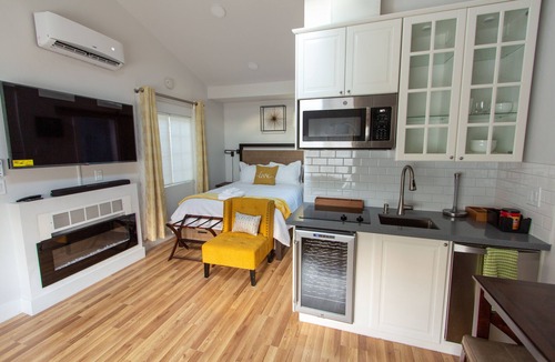Sellwood-Moreland Apartment | WOW! Newly Studio Apartment- Heart of Sellwood❤️