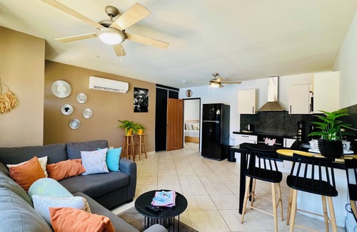 Palm Beach Condo | Your Palm Beach Getaway: Walk to Beach & Hotels
