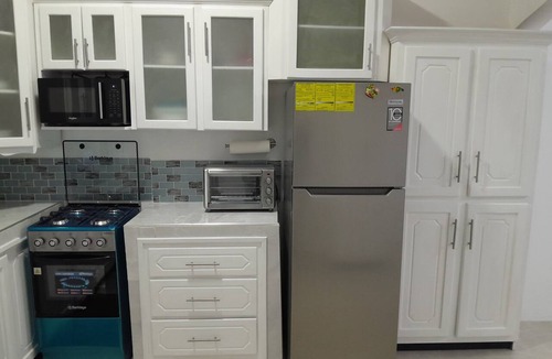 Ewarton House | Zee-cameron, a tranquil 2-bedroom house with AC in charming Ewarton
