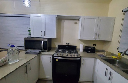 Portmore House | Zen at Phoenix 24hr security- Gated Community Luxury & comfort in a modern space