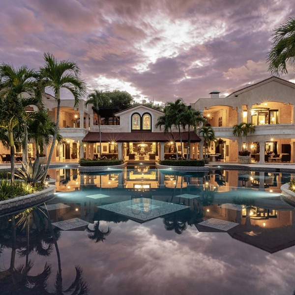 19 Suites Tropical Beachfront Luxury Villa