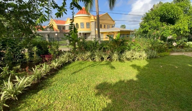 1-bedroom apartment with Garden View, AC, WiFi in Castries, Marvey's Place