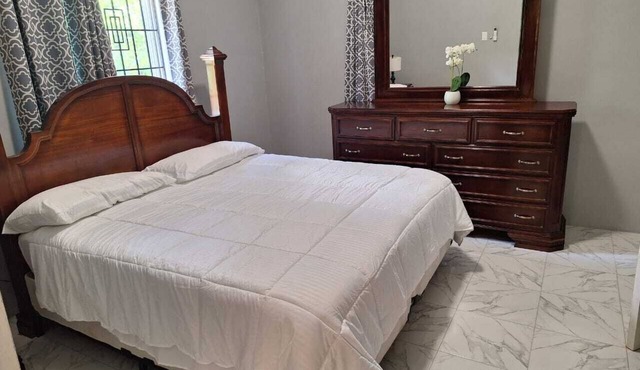 1-bedroom house in peaceful Hordley with air conditioning