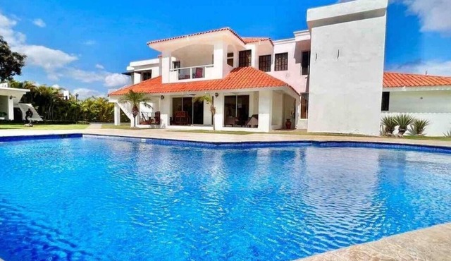 10 BR huge villa close to Sosua downtown for party birthday or family gateway