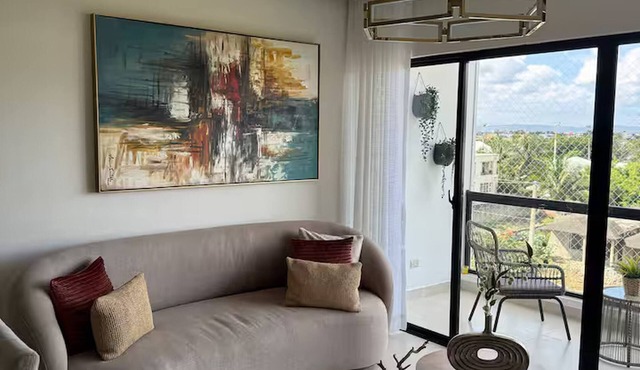 12Guests Spacious Double Apt, minutes from Airport