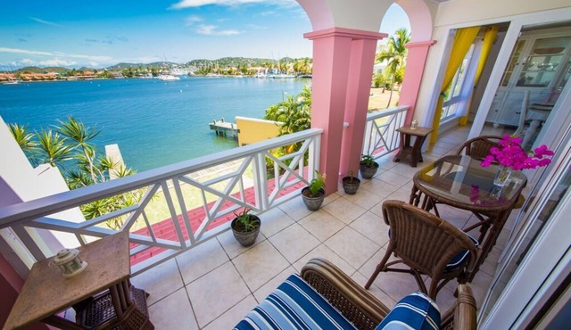 14 The Harbour. Spacious villa on the water. Centrally located. Pool & dock.