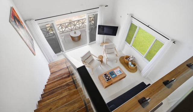 1BR Modern Oceanfront Loft w/Kitchenette - Syd’s Too