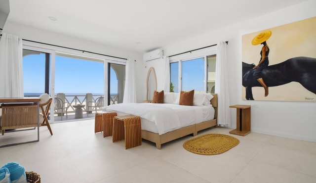 1BR Oceanfront King Suite w/Kitchenette -The Syd