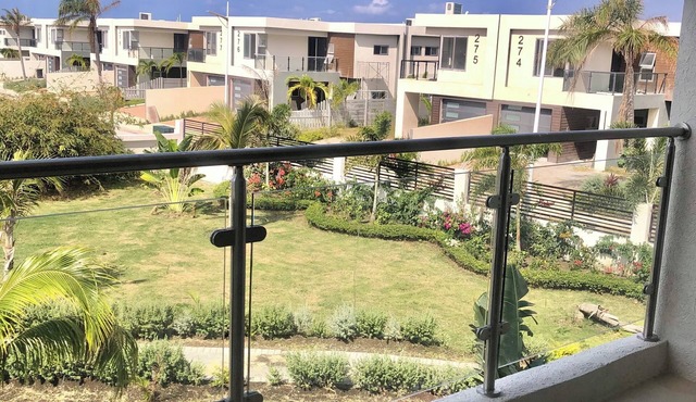 2- B:Room with Balconies and Beaches near Ocho Rios with AC, WiFi, Pools