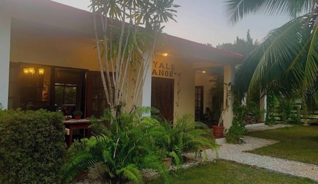 2 BD Villa, King, Queen, Kitchen, Pool, Fishing, BTB Approved, Quiet, on Ocean