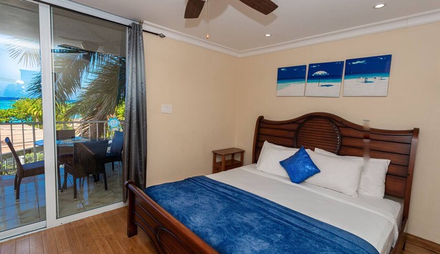 2 Bedroom 2 Bathroom Modern Ocean View Central Location Apartment