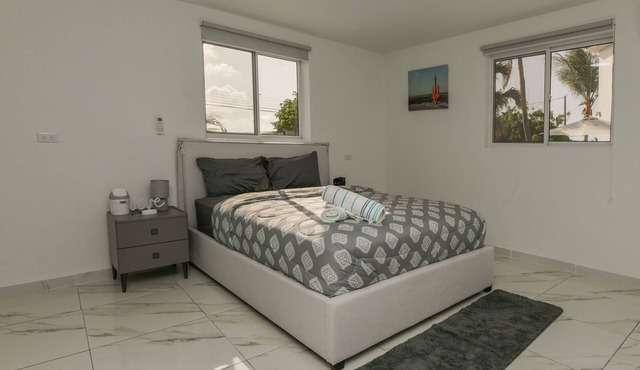 2-bedroom apartment in Noord with AC
