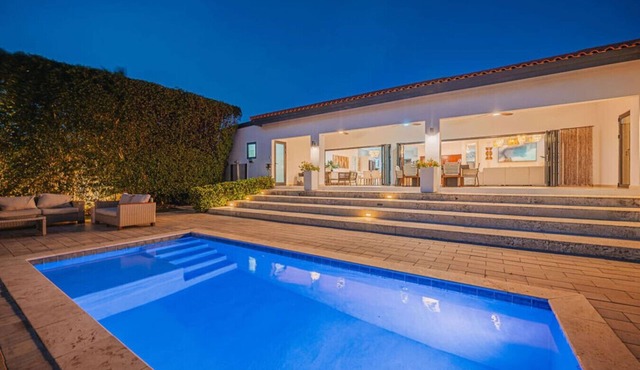 2-min to Beach, Spacious and Modern, brand new