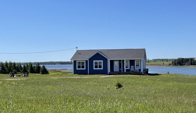 20% off August dates - Only a 5 Minute Walk From Beautiful North Shore Beach in South Rustico
