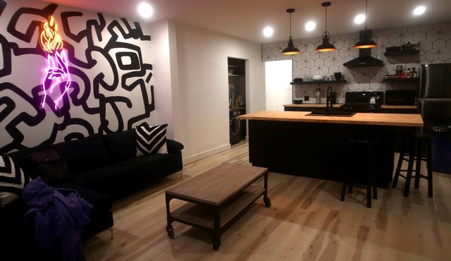 2BR Lit & Spacious Across from Netflix