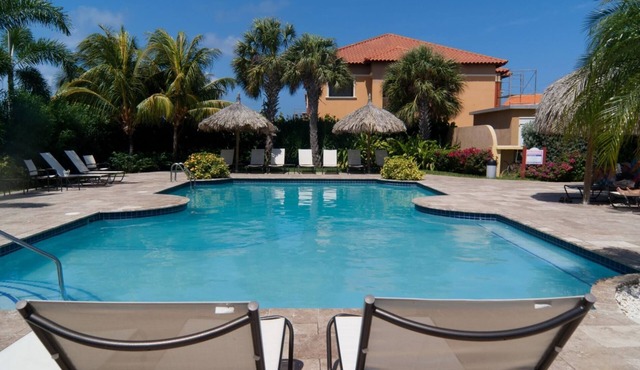 2BR2BA Townhome with Pools & GYM @ Gold Coast
