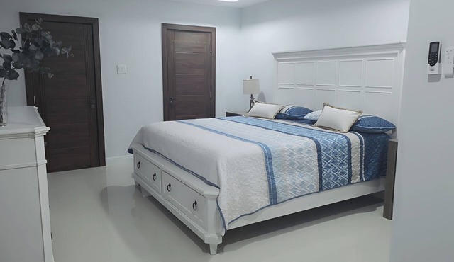 3-bedroom house in nice Portmore with cool AC for relaxing stay