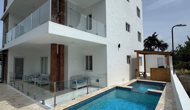 35 Min POP Airport Modern Oasis Near Beach