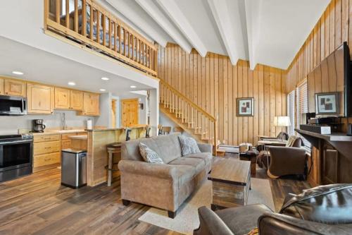 3BDR Condo with Loft Heart of Breck Walk to Town in Breckenridge