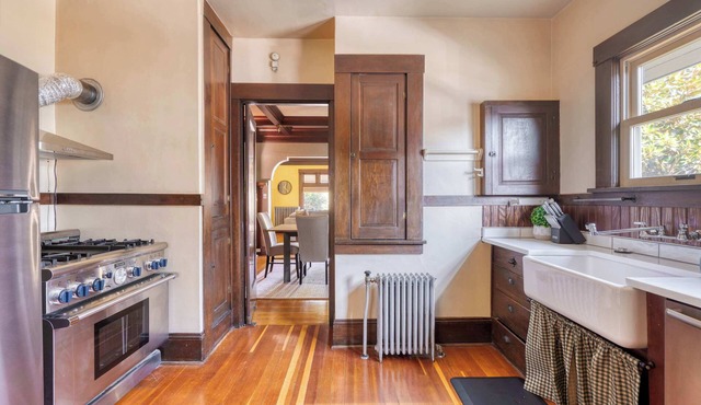 3BR/1BA Portland Craftsman Central Location in Portland