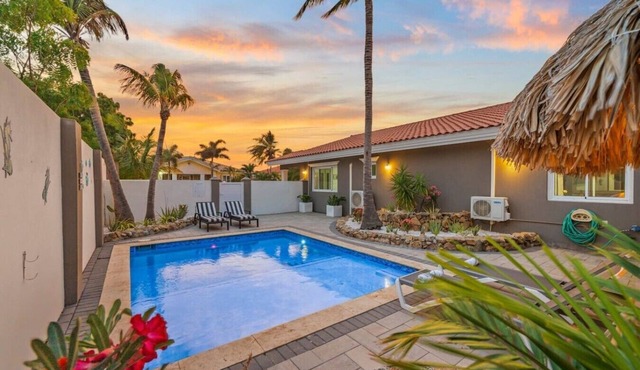 3BR Aruba Pool Villa | 4 Min to Palm & Eagle Beach