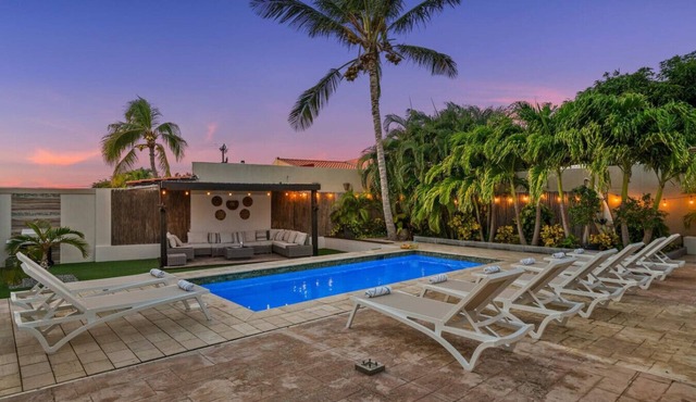 3BR Modern Villa | Pool | BBQ | 5 min Palm Beach